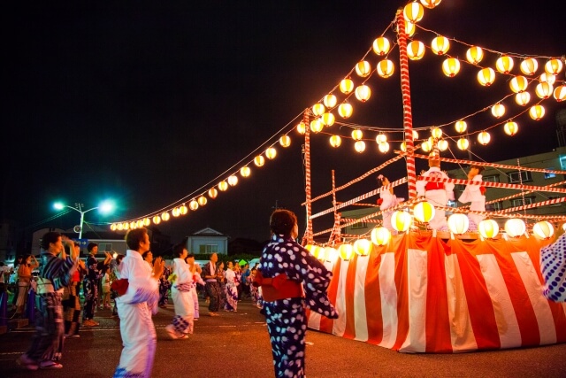 お祭りのやぐらを組む業者